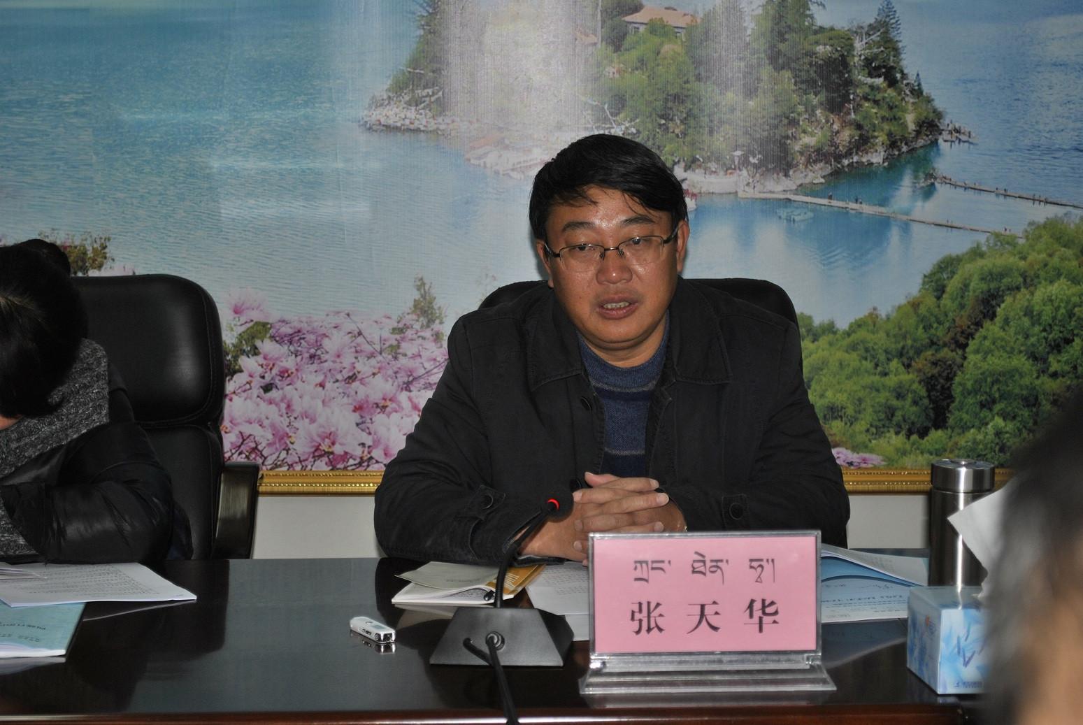 自治區(qū)環(huán)境保護(hù)第四考核組組長、區(qū)環(huán)保廳副廳長張?zhí)烊A出席會議并發(fā)表講話.JPG