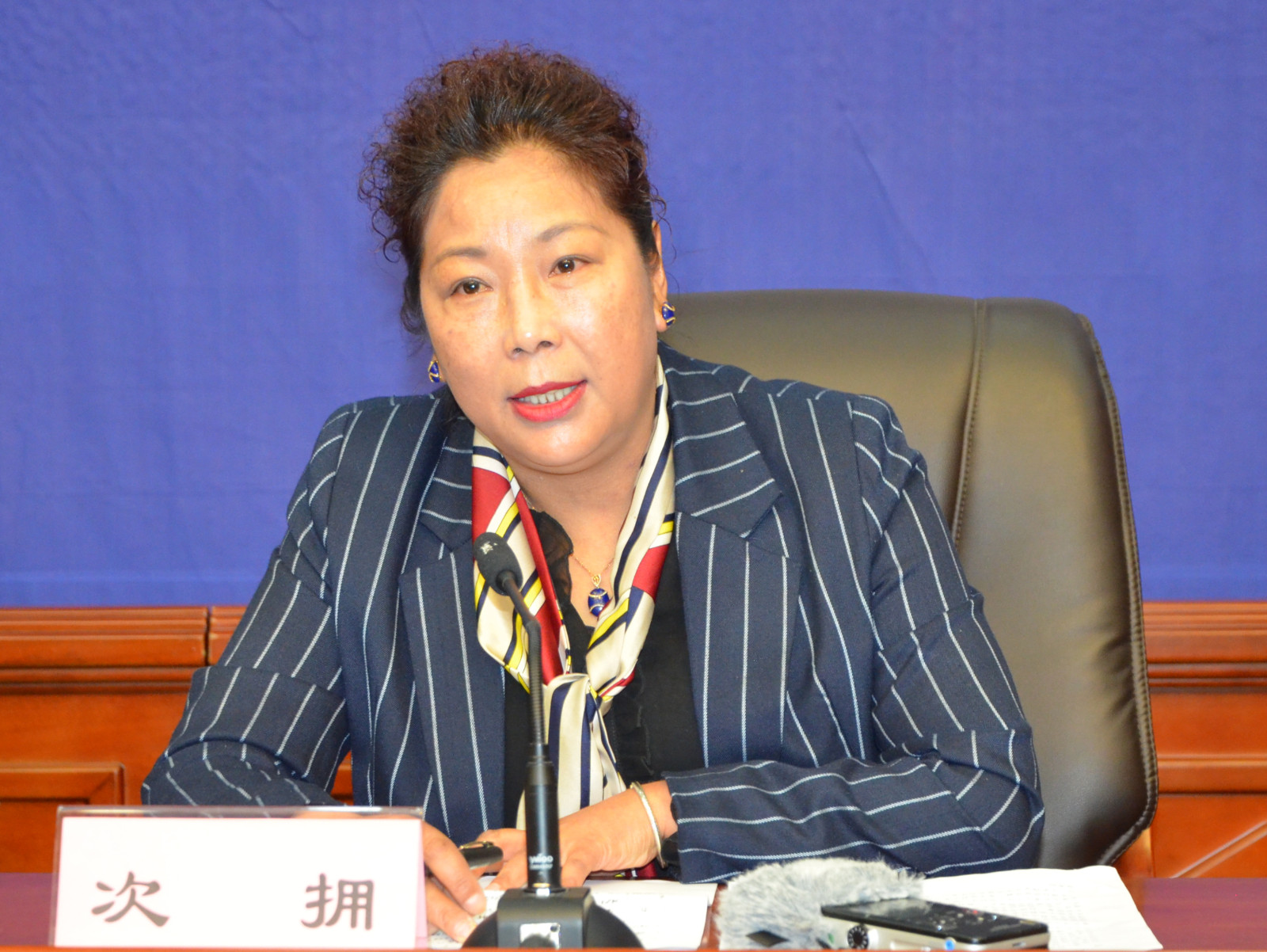 新聞發(fā)言人：拉薩市文化局黨組成員、調(diào)研員 次擁.JPG