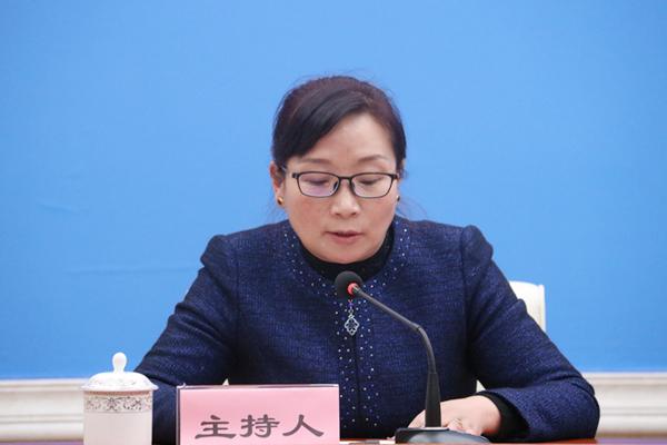 主持人：區(qū)黨委宣傳部副部長(zhǎng)、區(qū)政府新聞辦主任 德吉卓嘎.jpg