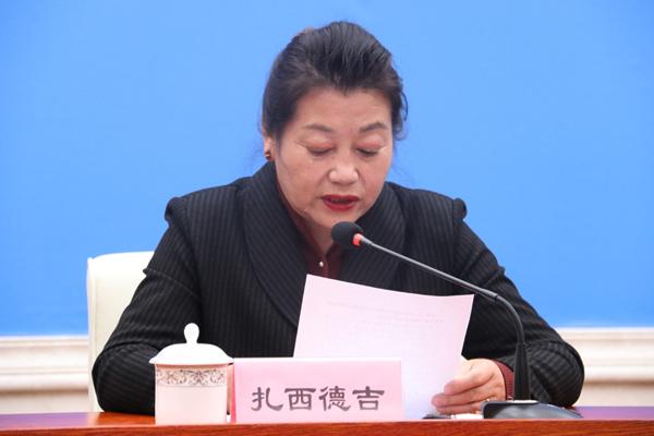 新聞發(fā)言人：拉薩市應(yīng)對(duì)新型冠狀肺炎疫情工作領(lǐng)導(dǎo)小組成員、專家救治防控組組長(zhǎng)、市衛(wèi)健委黨組副書記、主任 扎西德吉.jpg