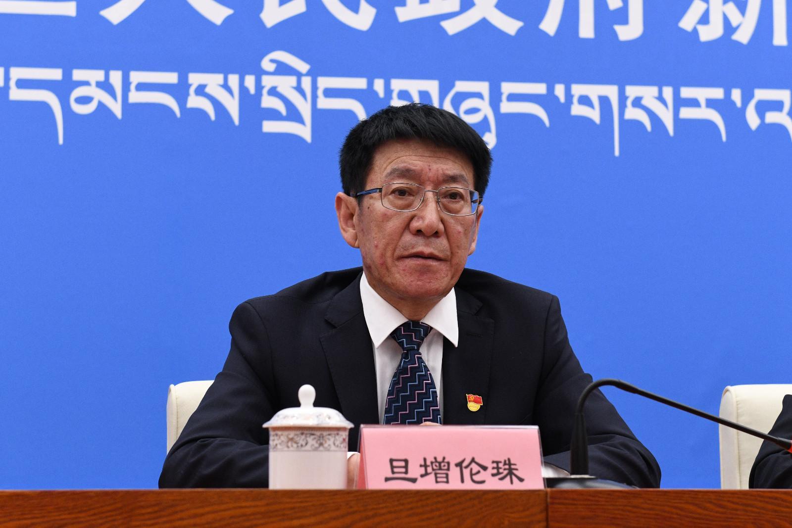 區(qū)政府副秘書長、政府新聞發(fā)言人 旦增倫珠.JPG