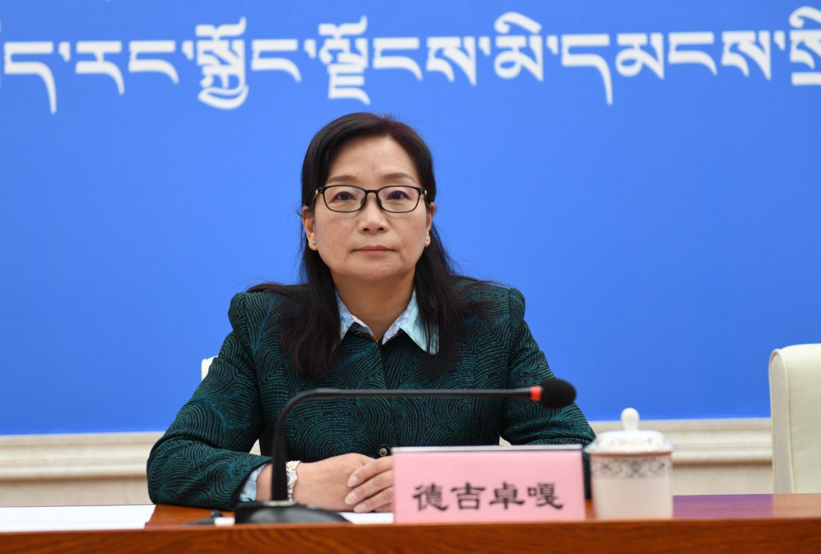 主持人：西藏自治區(qū)黨委宣傳部副部長、政府新聞辦主任 德吉卓嘎.JPG