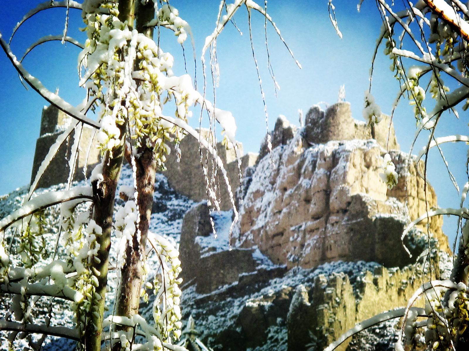 圖4為：雪后的瓊結(jié)青瓦達(dá)孜山，美如一幅水墨畫(huà)。.jpg